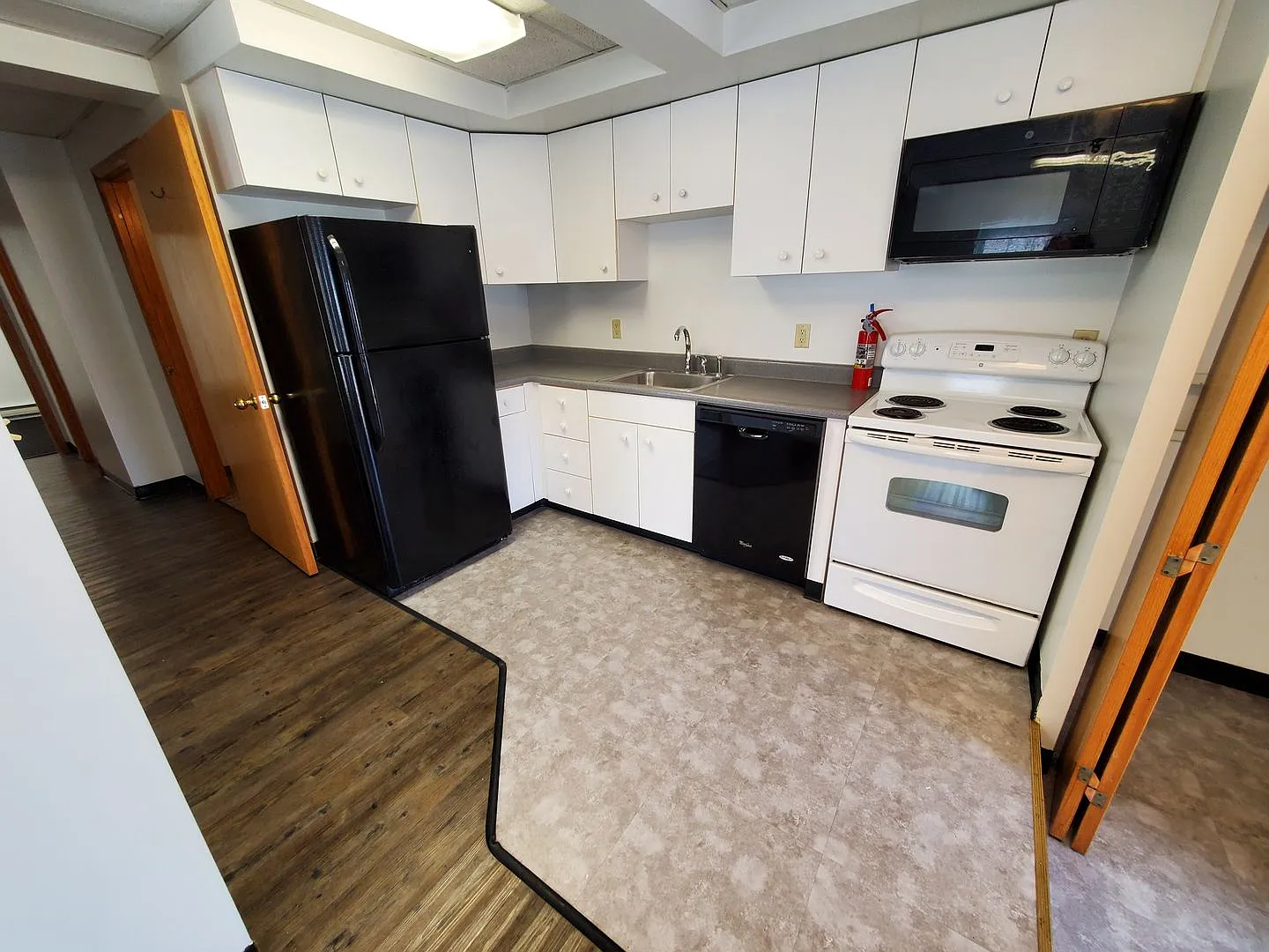 615 Clay Lane — Photo 2