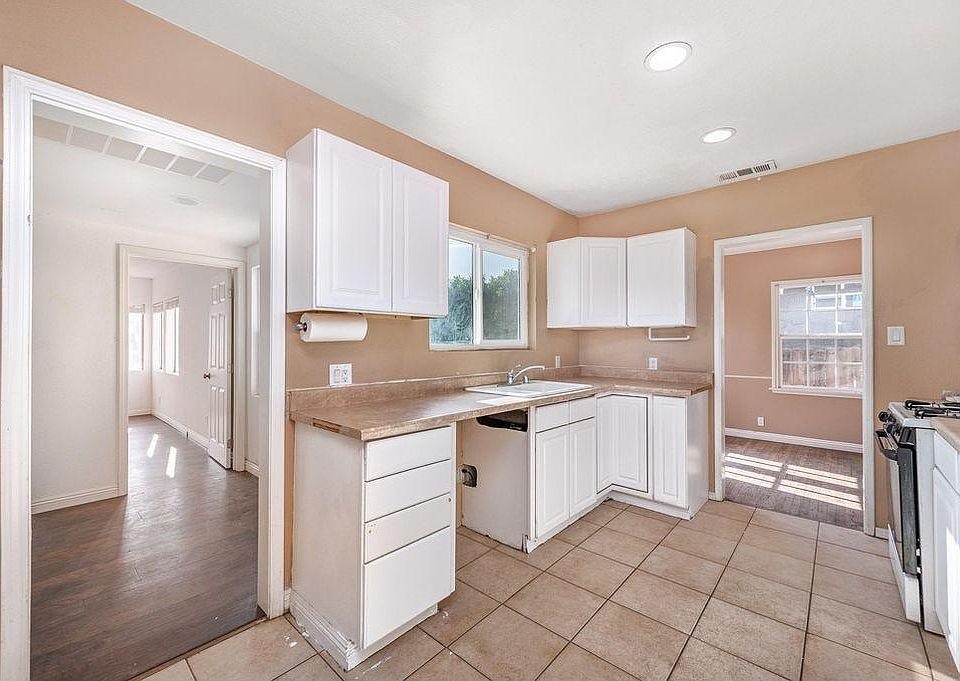 2nd image of 15122 Brand Blvd