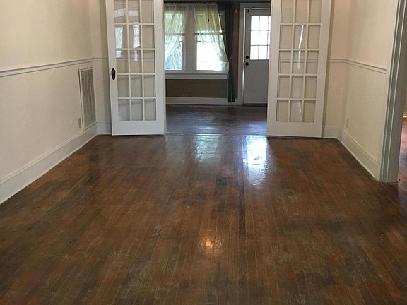 4th image of 164 College St S