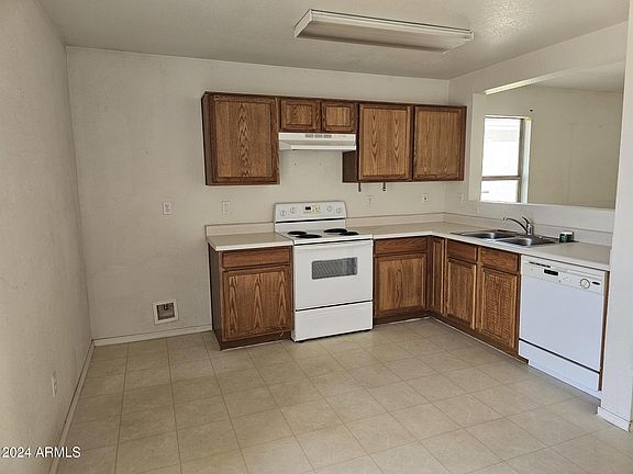 4th image of 5020 S 25th Avenue