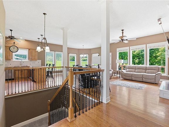 5th image of 523 Brookwood Ln