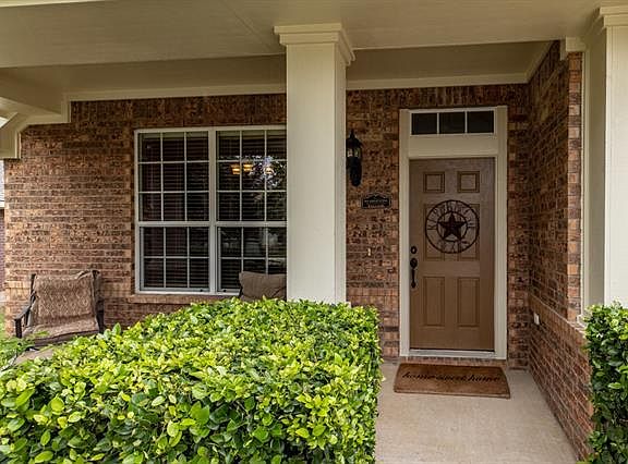 3rd image of 15549 Gatehouse Dr