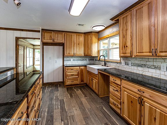 3rd image of 2125 Chestnut Dr