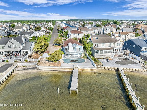 3rd image of 3285 Long Point Drive
