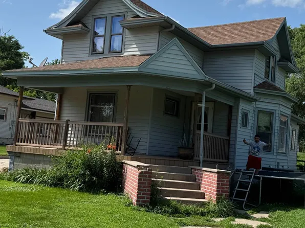 803 W Cedar St, Sutton, NE 68979