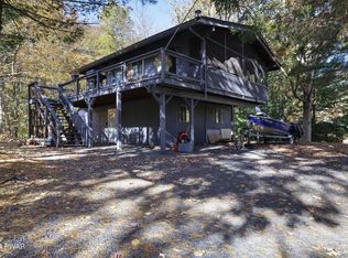 114 Hillside Dr, Lords Valley, PA 18428