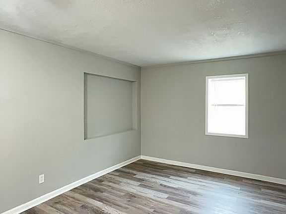 4th image of 2118 E 77th Ter