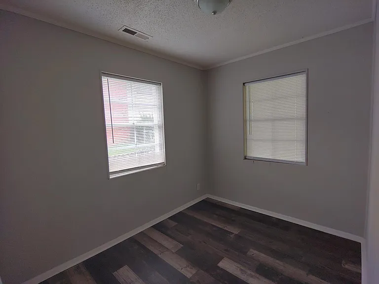 408 Willow Dr — Photo 8