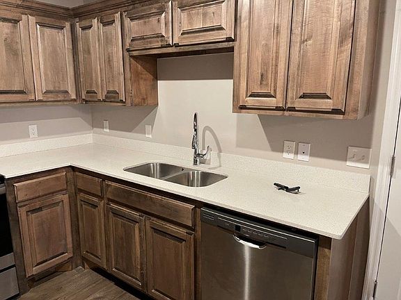 5th image of 567 N Walker Dr #22