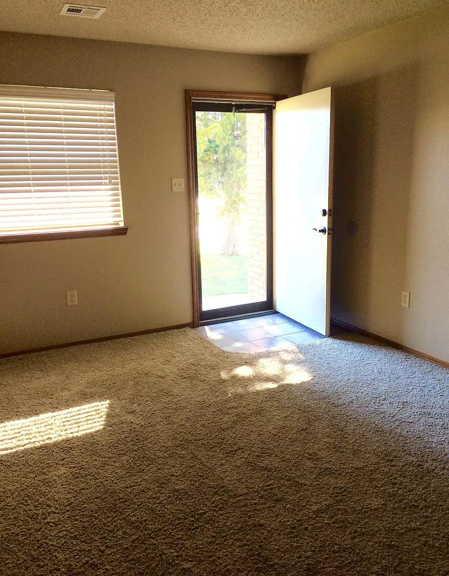 2 bed, 900 sqft, $895 — Photo 3