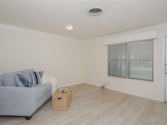 5th image of 3813 Tanglewood Dr