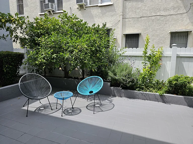 236 S Rexford Dr #1/4 — Photo 13