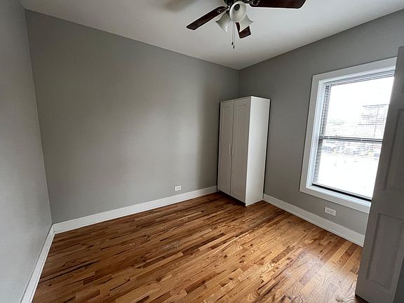 4th image of 820 W Cuyler Ave #330