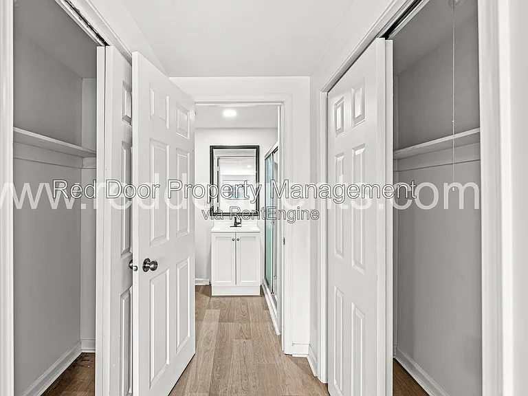 1037 W 30th St — Photo 19