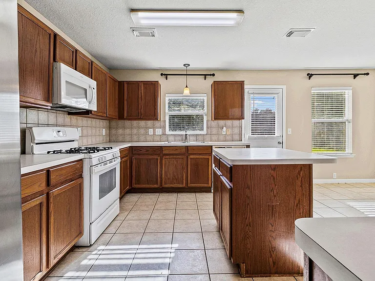 18327 Atasca Woods Trce — Photo 17