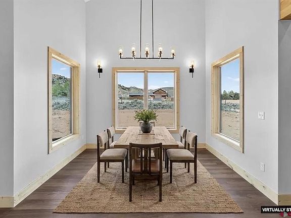 4th image of 400 Columbine Road