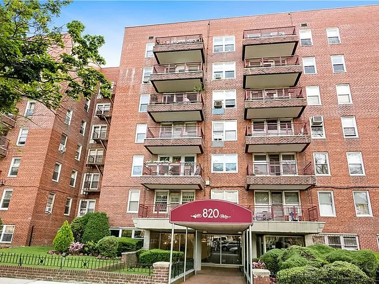 820 Ocean Pkwy #616 — Photo 2