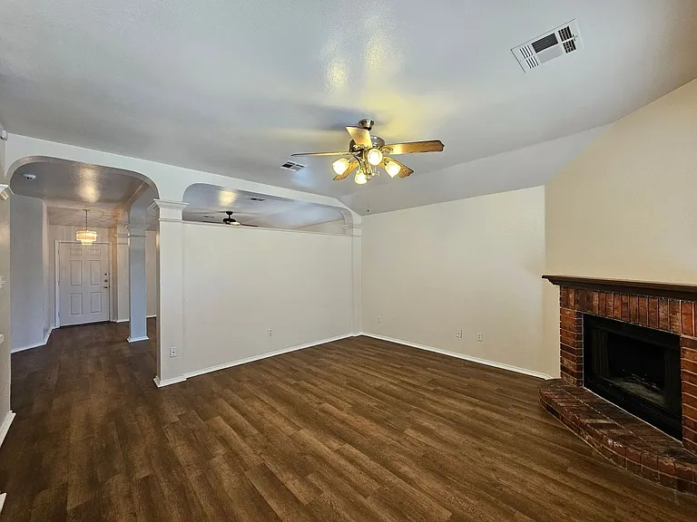 602 Delmar Dr — Photo 5