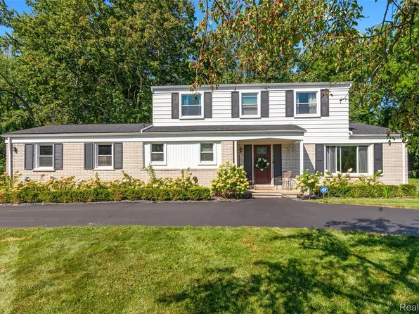 30755 Woodstream Dr, Farmington Hills, MI 48334