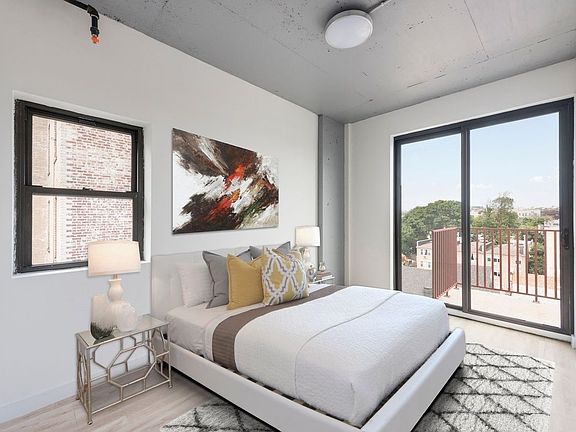 4th image of 293 Hawthorne St APT 5C