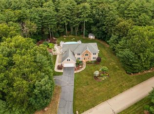 5 Weymouth Ln, Coventry, RI 02816