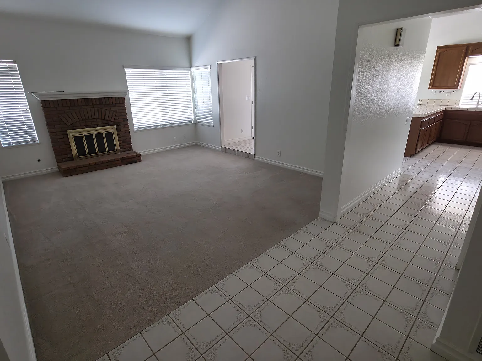 3 bed, 2101 sqft, $5,850 — Photo 3