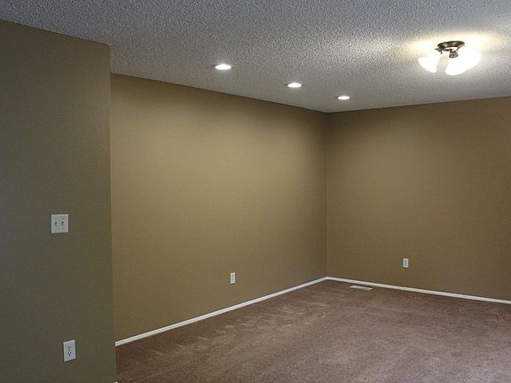 Big open LR off of the entry