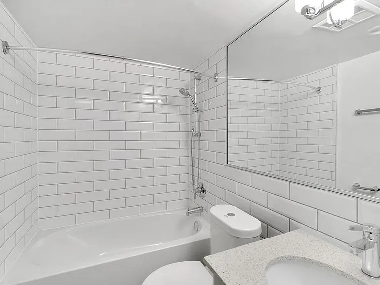 1160 Broughton St — Photo 4