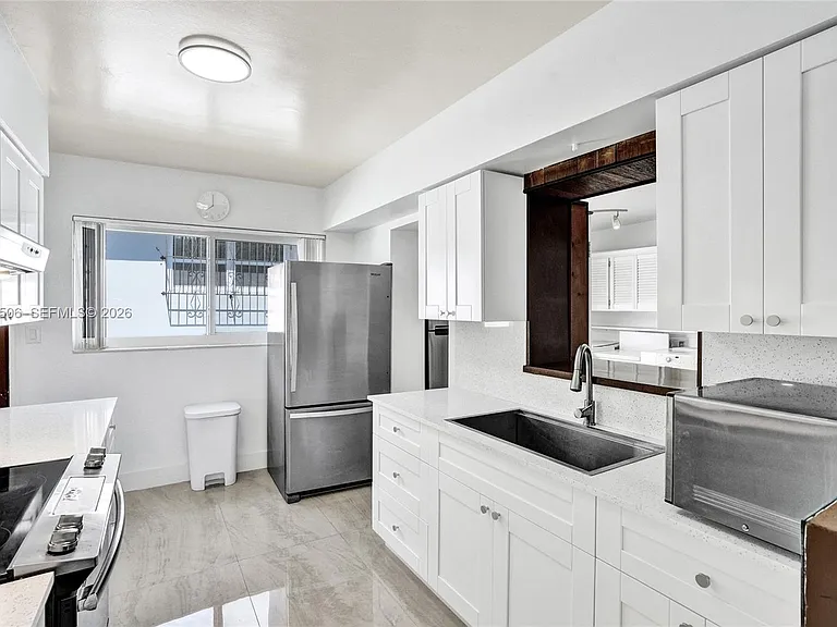 2420 SW 16th St — Photo 10