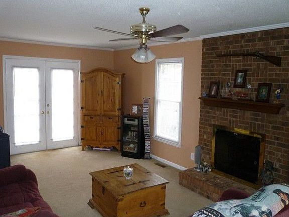 4th image of 3807 Pineway Dr