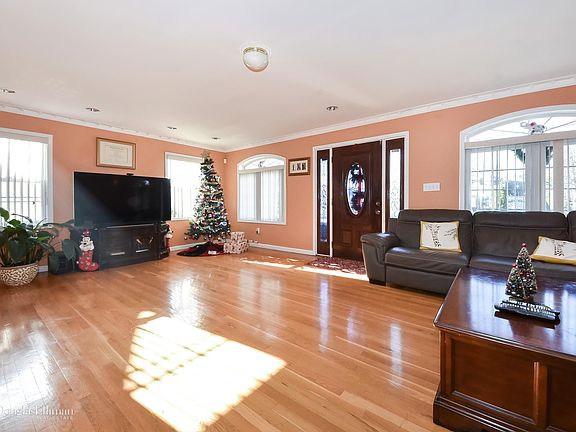 5th image of 580 Foch Blvd
