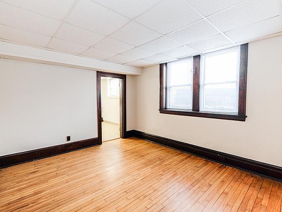 4th image of 107 Fairview Ave N #9
