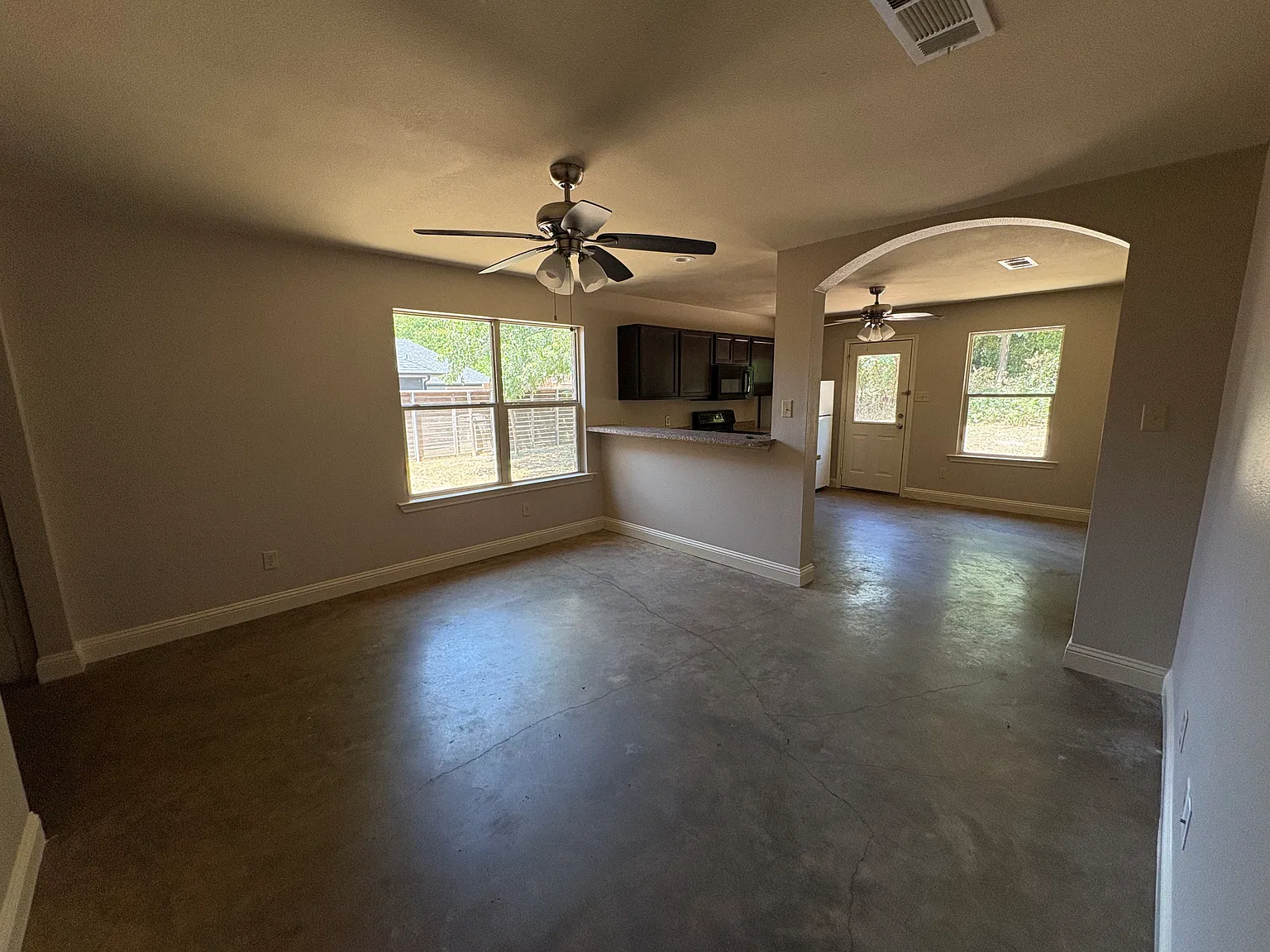 4 bed, 1124 sqft, $2,000 — Photo 4