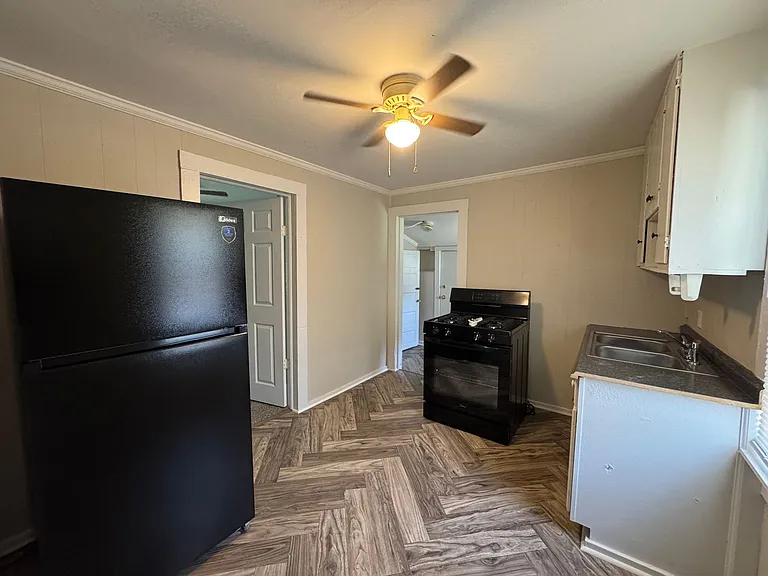 515 Costner St — Photo 10