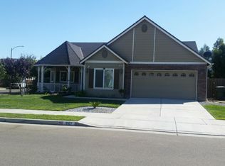 1067 Tranquility Cir, Lemoore, CA 93245