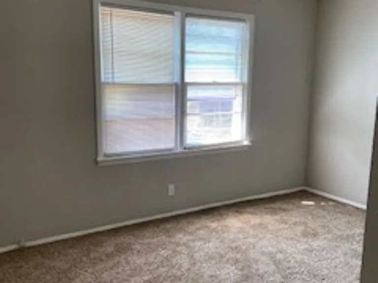 5433 Encino Rd — Photo 10