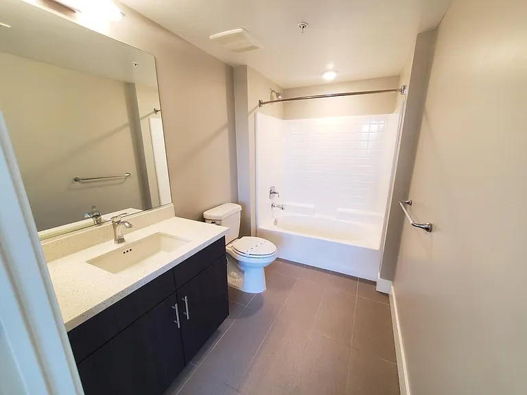 Amo Apartments Little Italy — Photo 28