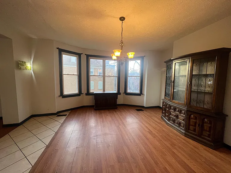 409 Zara St — Photo 14
