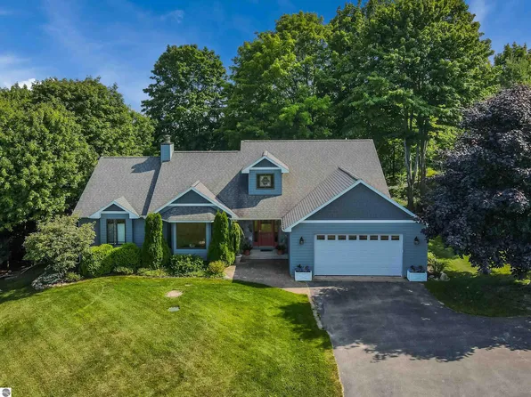 12114 E Spinnaker Ln #6, Suttons Bay, MI 49682