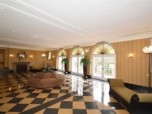 2nd image of 819 Broadway APT 3L