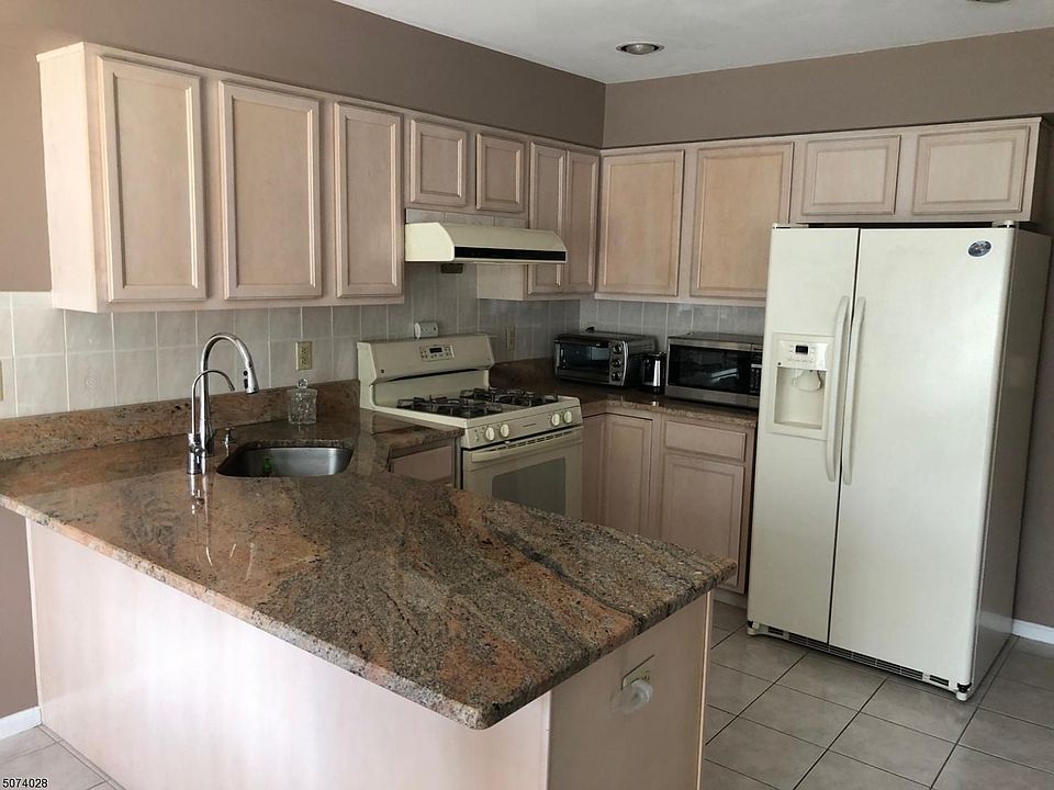 2nd image of 16 Ashwood Trl #1604