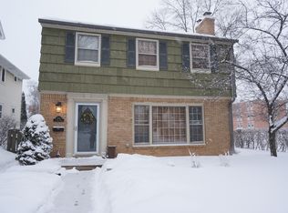 5700 N Bay Ridge Ave, Whitefish Bay, WI 53217