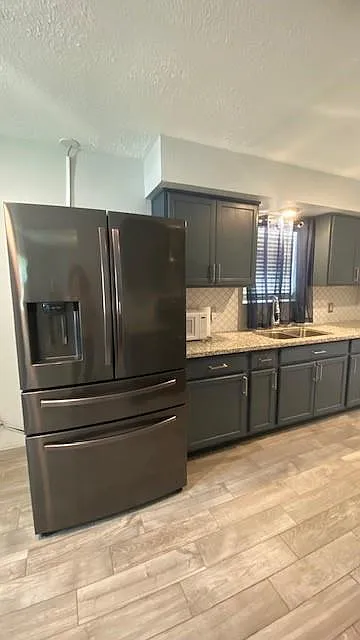 3 bed, 1.5 bath, 1322 sqft, $2,000 — Photo 4