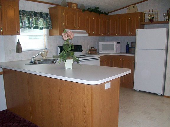 3rd image of 4601 Crestview Dr