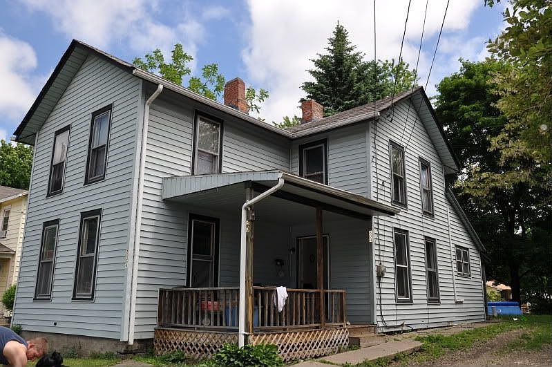 1st image of 804 Oak St