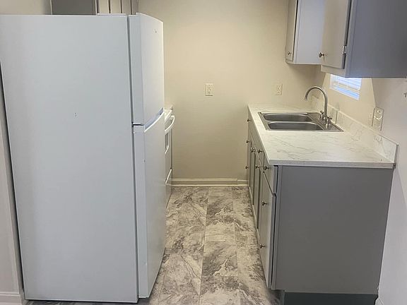 3rd image of 974 Villa Dr APT 4
