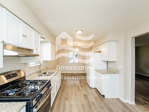 3rd image of 3055 N Gladstone Ave