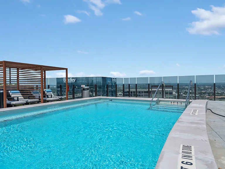 1212 Demonbreun St #810 — Photo 30