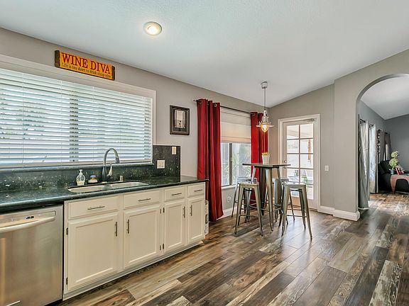4th image of 1409 E Brentrup Dr