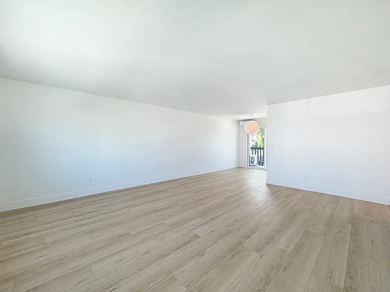 776 W Wilson St — Photo 4